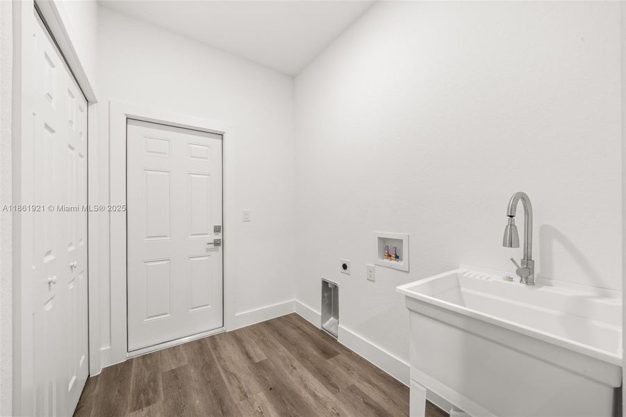 Furnished interior view inside a new home in , Sebring (Image 12).