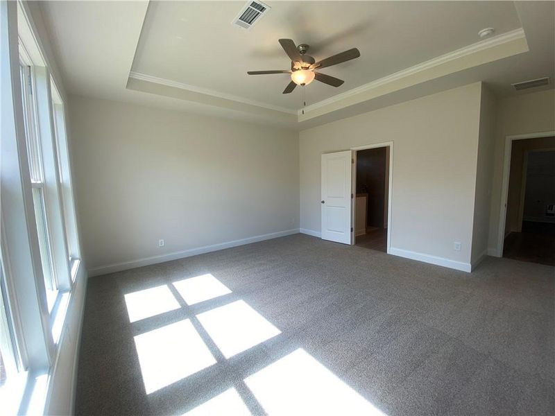 Spacious, unfurnished interior of a new home in , Jefferson (Image 21).