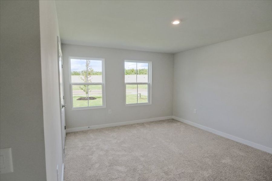 Spacious, unfurnished interior of a new home in Claiborne Ridge, Landrum (Image 9).