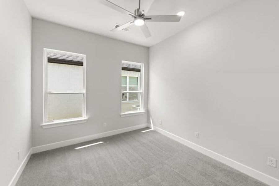 Spacious, unfurnished interior of a new home in The Highlands, Rockwall (Image 33).