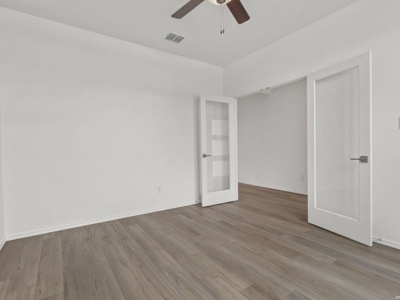 Spacious, unfurnished interior of a new home in Hickory Ridge, San Antonio (Image 21).