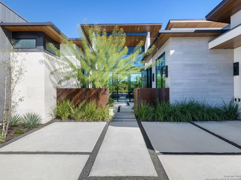 Exterior details and patio area of a home in , San Antonio (Image 41).