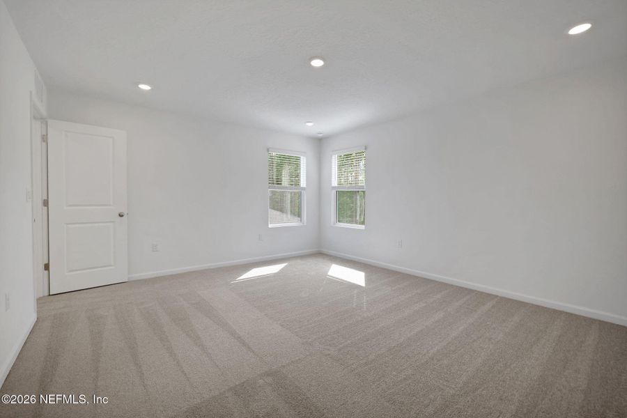 Spacious, unfurnished interior of a new home in Cedar Creek, Jacksonville (Image 31).