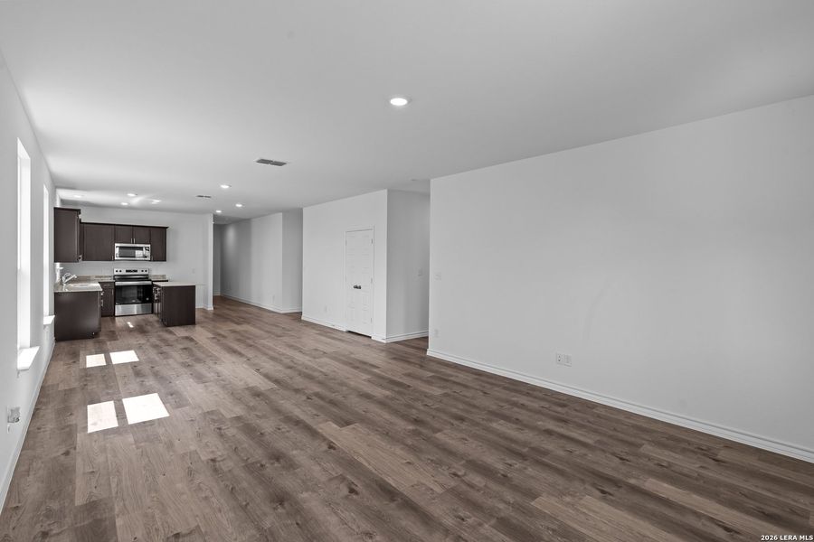 Spacious, unfurnished interior of a new home in Horizon Ridge, San Antonio (Image 20).