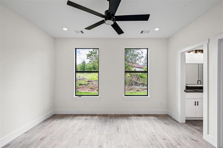Spacious, unfurnished interior of a new home in , Granbury (Image 19).