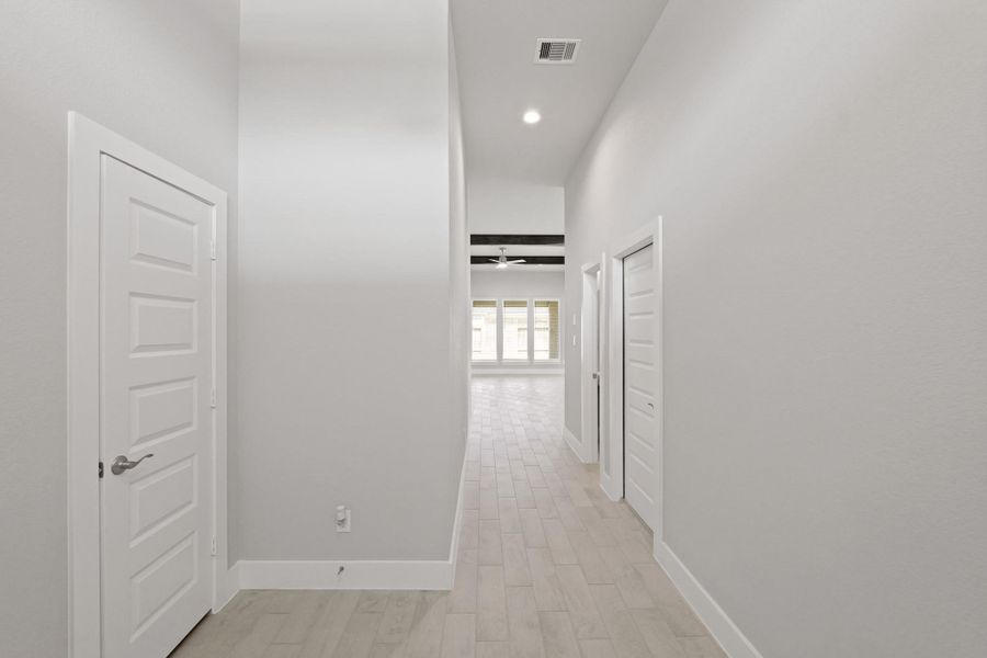Spacious, unfurnished interior of a new home in Briarwood Crossing, Rosenberg (Image 26).