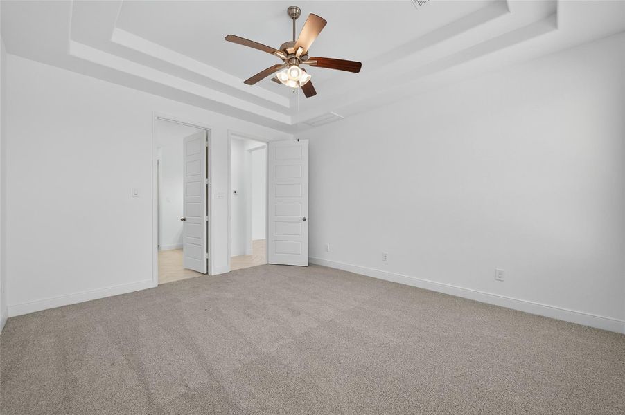 Spacious, unfurnished interior of a new home in Lago Mar, Texas City (Image 19).