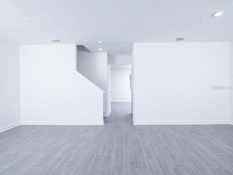 Spacious, unfurnished interior of a new home in , Orlando (Image 16).