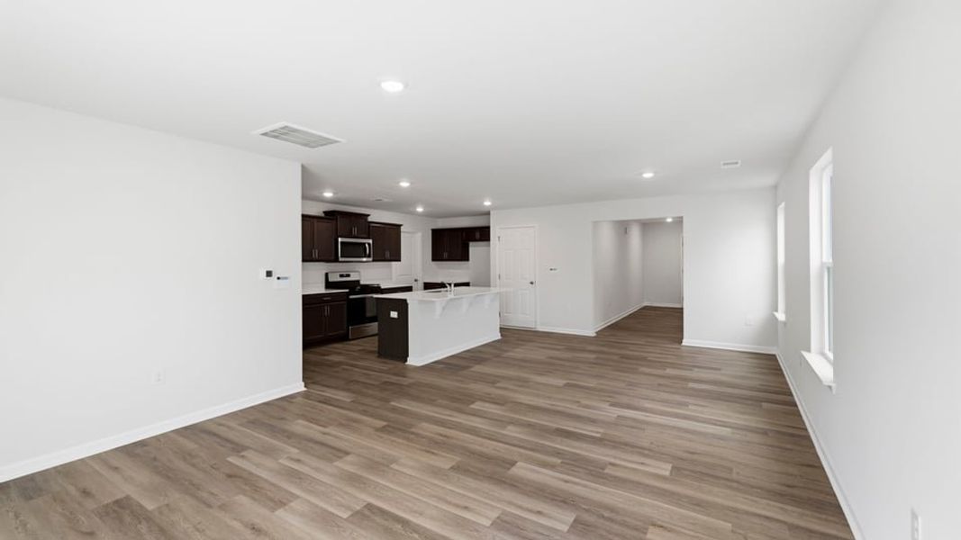 Spacious, unfurnished interior of a new home in Baxter Village, Boiling Springs (Image 19).