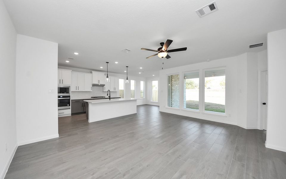 Spacious, unfurnished interior of a new home in Elyson, Katy (Image 15).