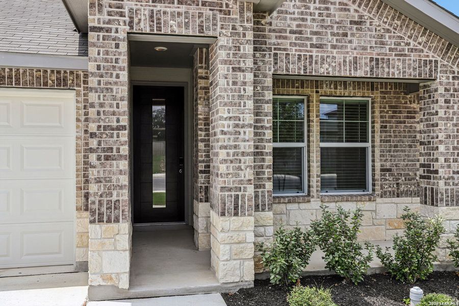 Exterior details and patio area of a home in Thomas Pond, San Antonio (Image 27). Exterior details and patio area of a home in Thomas Pond, San Antonio (Image 27).