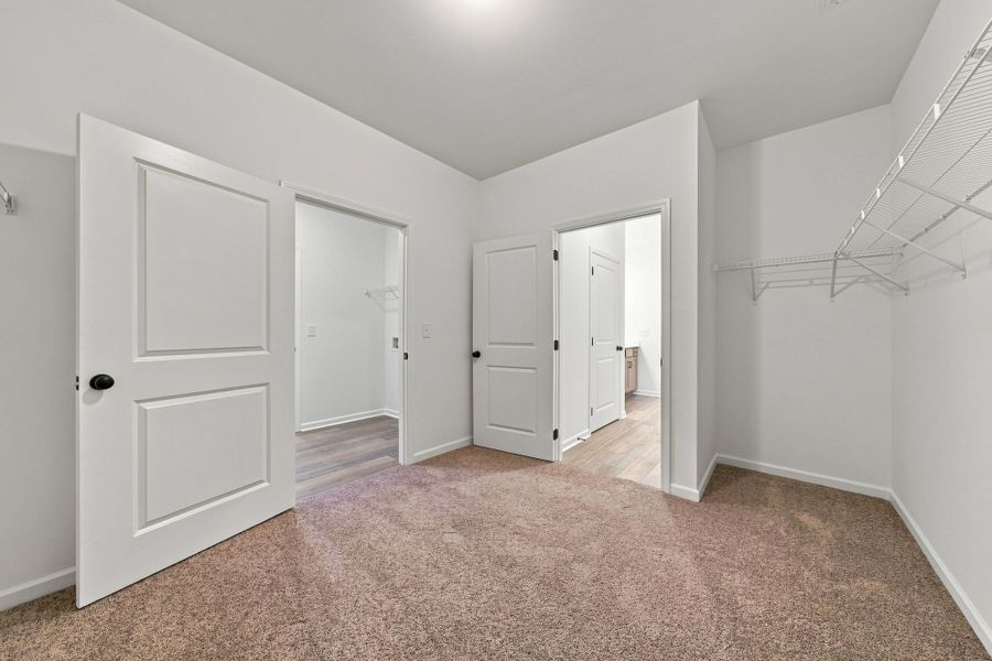 Spacious, unfurnished interior of a new home in The Oaks, Clarksville (Image 26).