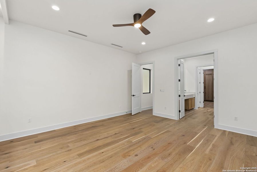 Spacious, unfurnished interior of a new home in , San Antonio (Image 28).