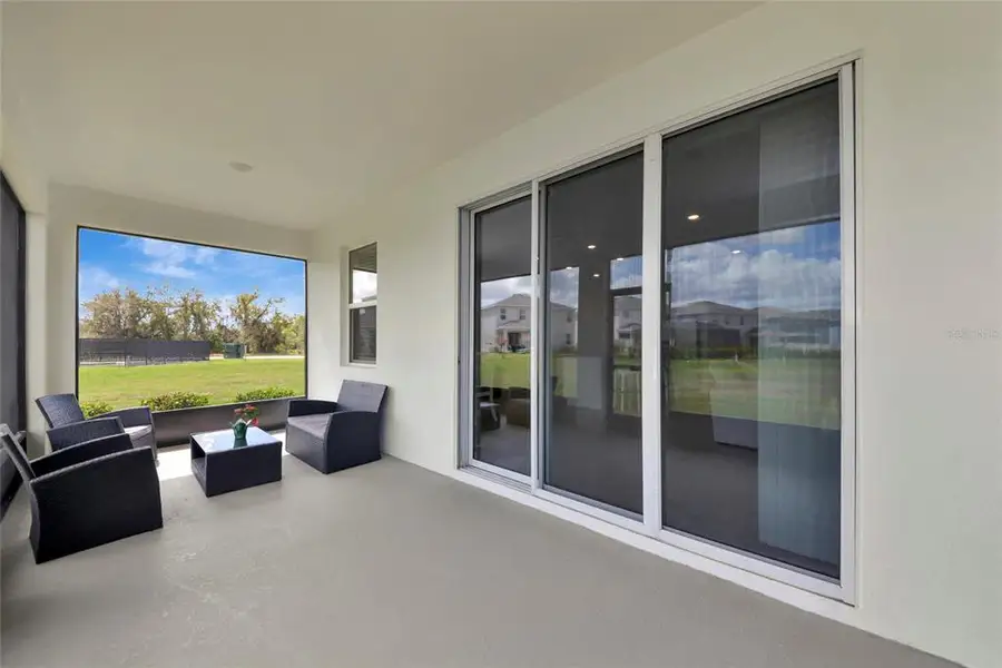 Exterior details and patio area of a home in Coddington, Bradenton (Image 3).