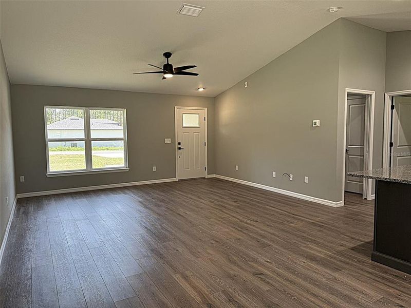 Spacious, unfurnished interior of a new home in , Ocala (Image 15).