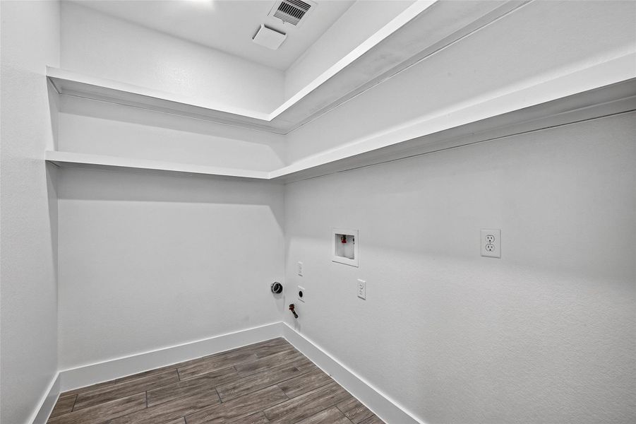 Spacious, unfurnished interior of a new home in , Crosby (Image 29).
