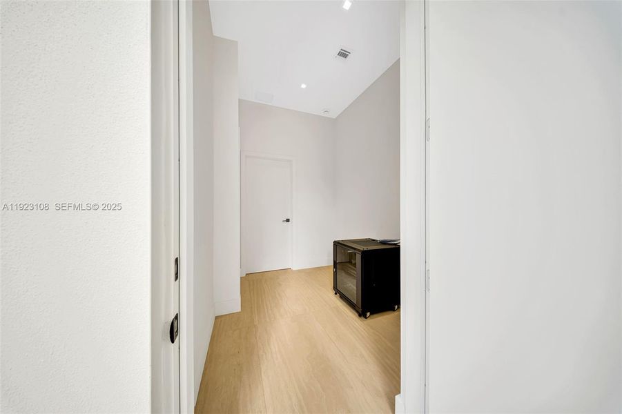 Spacious, unfurnished interior of a new home in , Miami (Image 20).