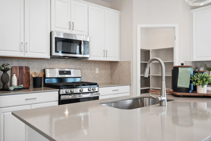 Representative furnished interior of a home built from the Summit by Taylor Morrison in Lake Bluff, Greeley (Image 16).