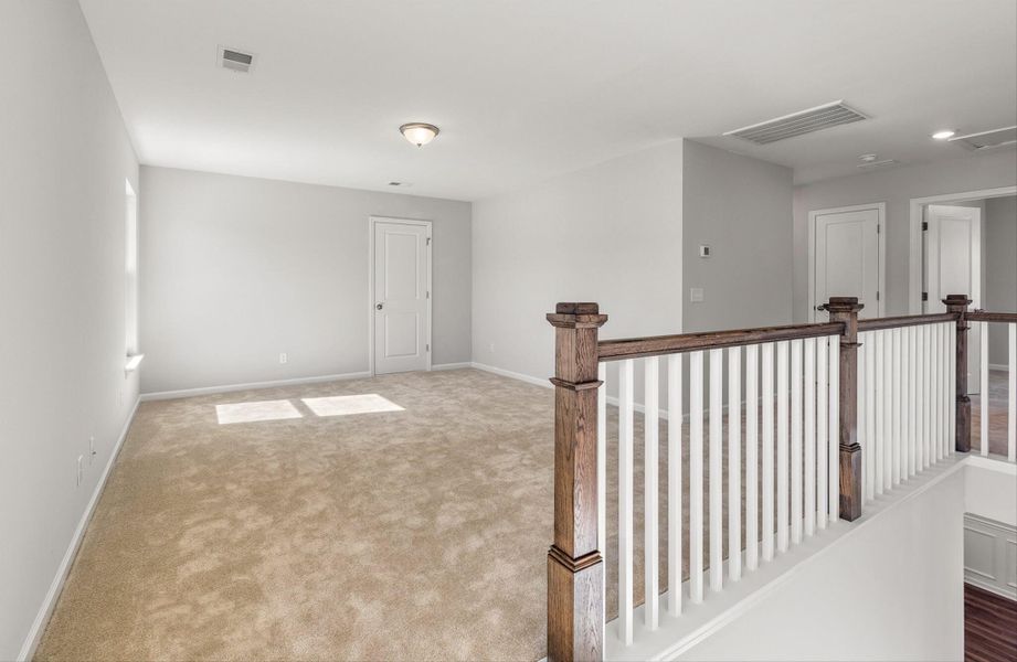 Spacious, unfurnished interior of a new home in Parker's Preserve, Ridgeville (Image 10).