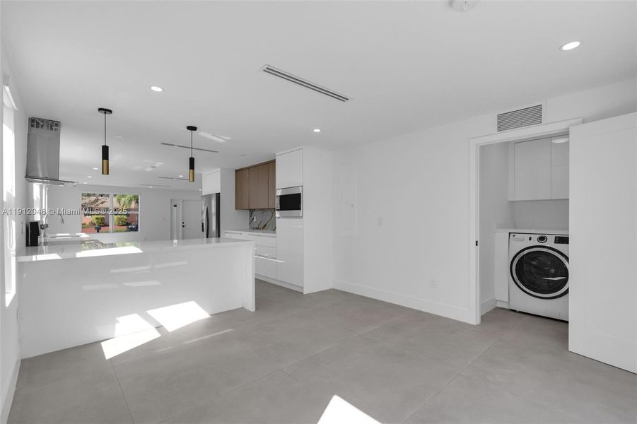 Furnished interior view inside a new home in , West Palm Beach (Image 7).