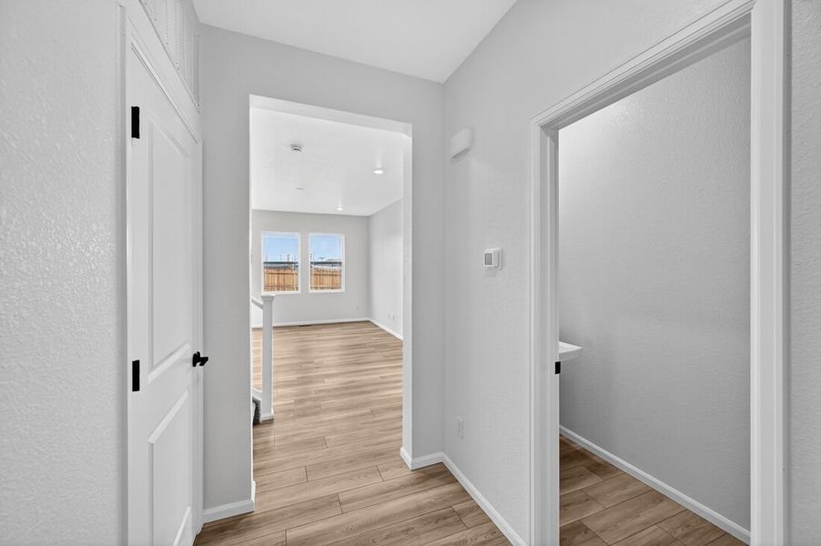 Spacious, unfurnished interior of a new home in Lake Bluff, Greeley (Image 12).