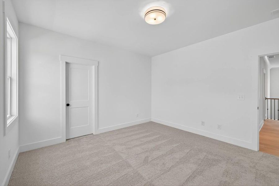 Spacious, unfurnished interior of a new home in Livingstone Park, Kennesaw (Image 16).