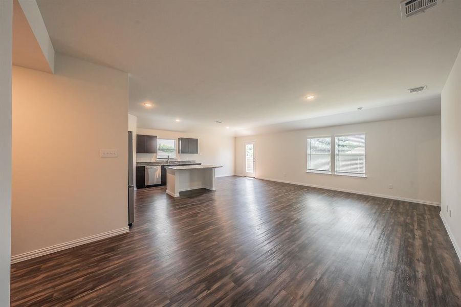 Spacious, unfurnished interior of a new home in Craftsman’s Corner, Cleburne (Image 18).
