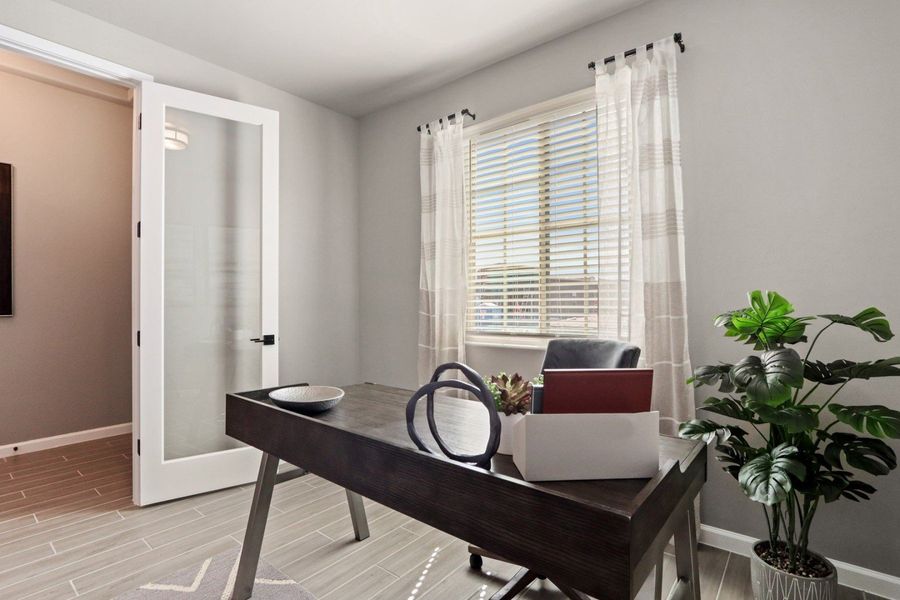 Representative furnished interior of a home built from the Pershing by Hakes Brothers in Paseo Del Este, El Paso (Image 27).