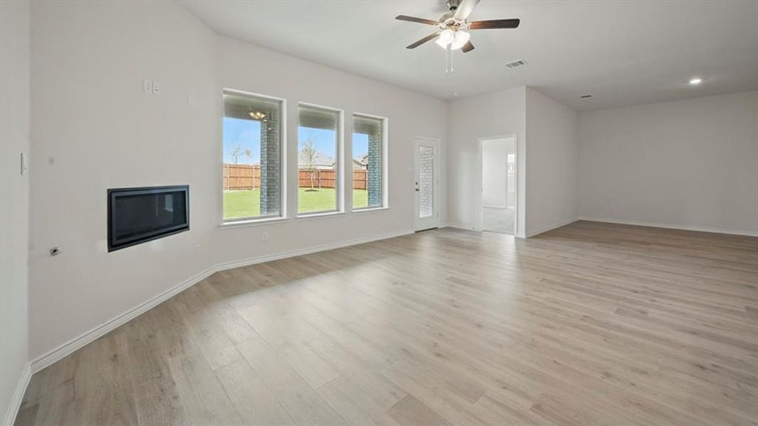 Spacious, unfurnished interior of a new home in Silverado, Aubrey (Image 28).