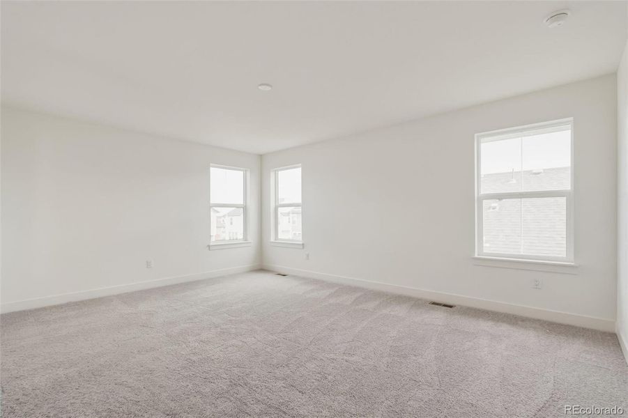 Spacious, unfurnished interior of a new home in Farmlore, Brighton (Image 30).
