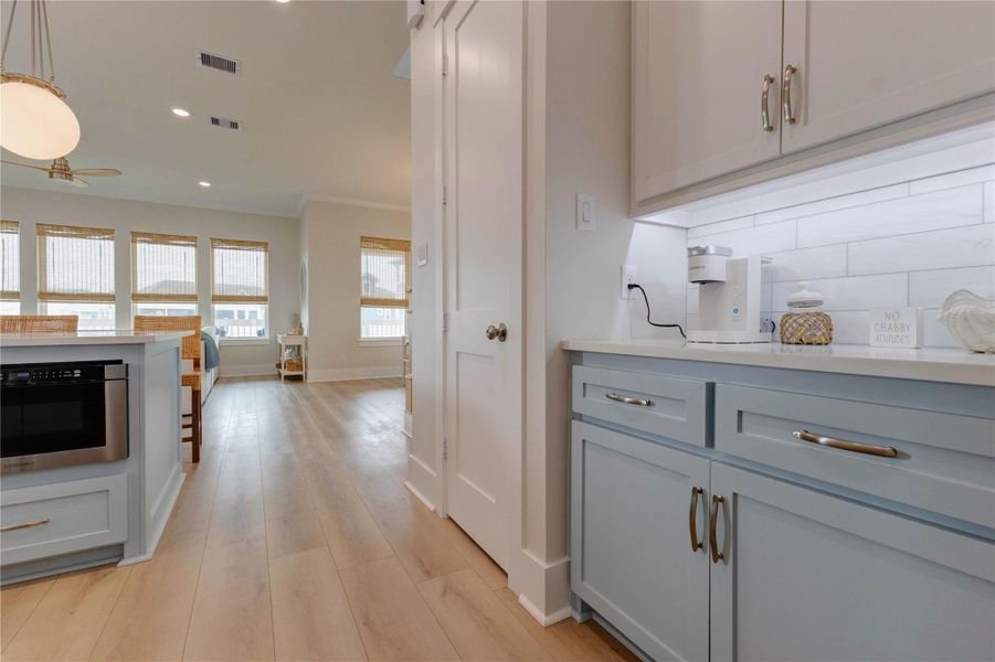 Furnished interior view inside a new home in , Galveston (Image 37).
