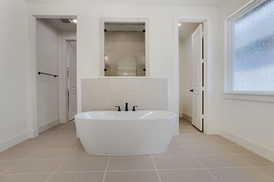 109 Enclave - Primary Bathroom