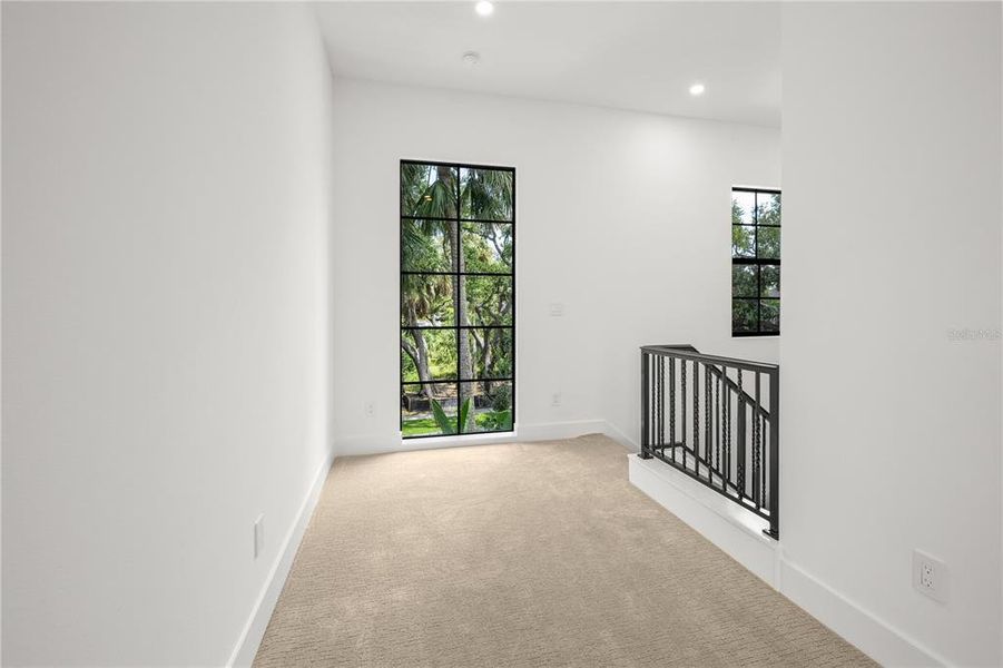 Spacious, unfurnished interior of a new home in , Sarasota (Image 16).