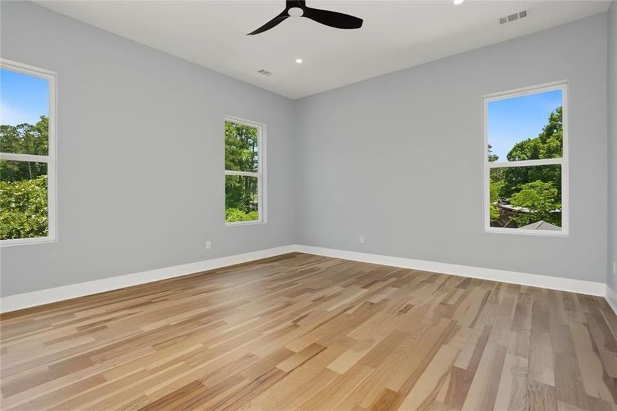 Spacious, unfurnished interior of a new home in , Marietta (Image 27).