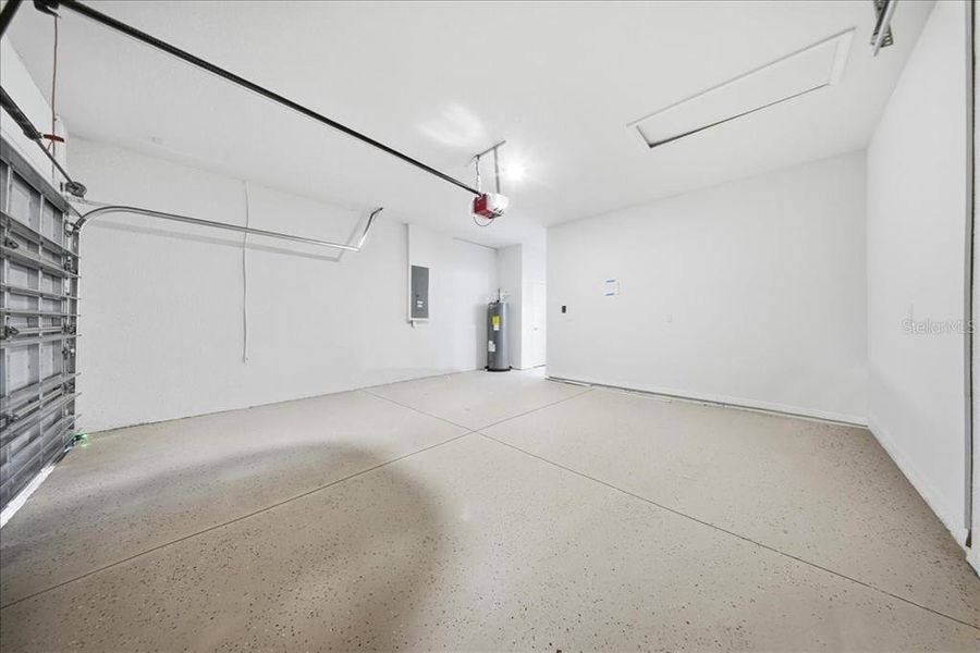 Spacious, unfurnished interior of a new home in , North Port (Image 33).