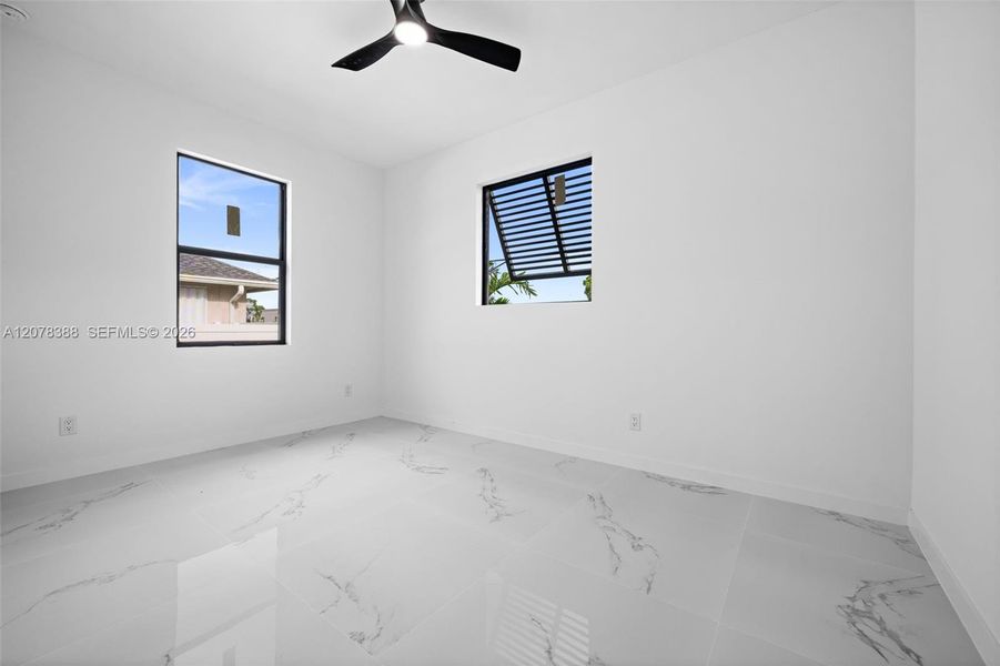 Spacious, unfurnished interior of a new home in , Cape Coral (Image 35).