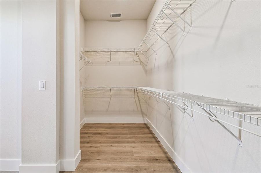 Spacious, unfurnished interior of a new home in Palmera Wellen Park - Classic Series, Venice (Image 21).