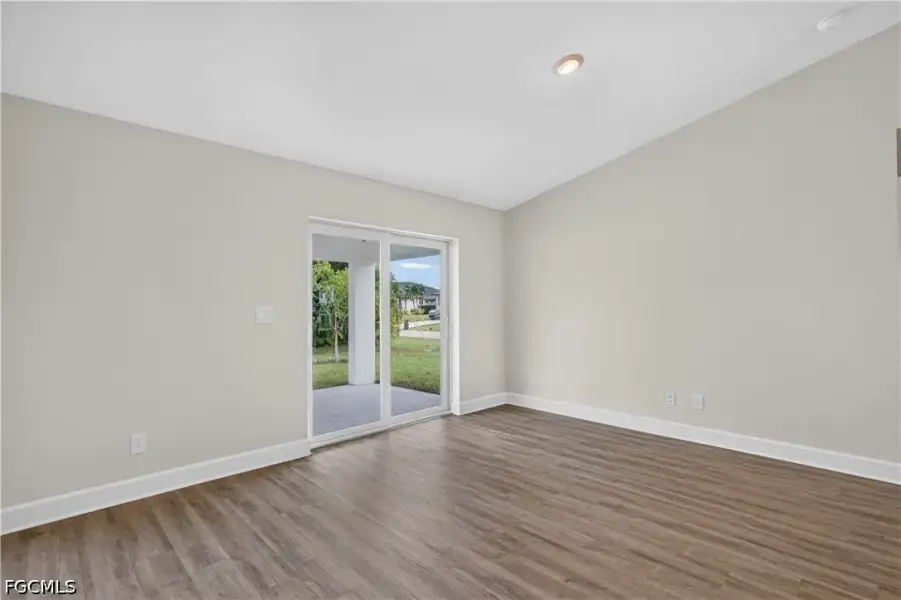 Spacious, unfurnished interior of a new home in Cape Coral, Cape Coral (Image 12).