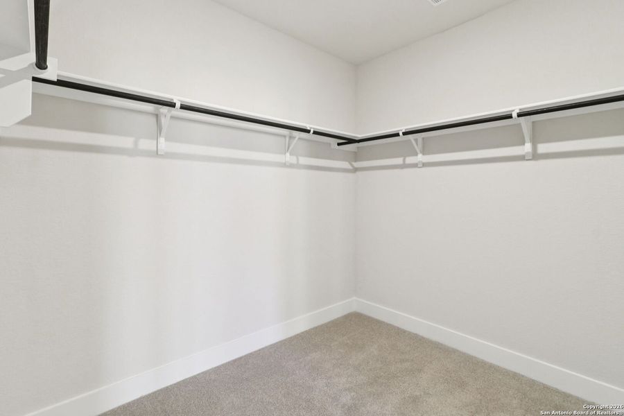 Spacious, unfurnished interior of a new home in Lark Canyon, New Braunfels (Image 28).