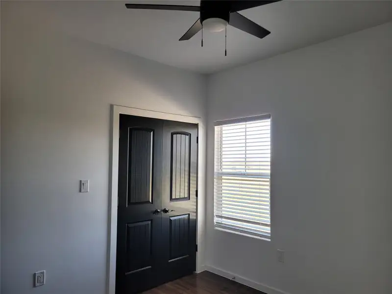 Foyer entrance with dark wood-type flooring and a ceiling fan