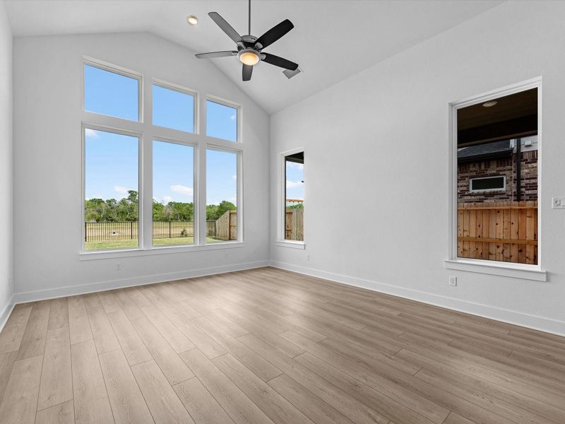 Spacious, unfurnished interior of a new home in Tompkins Reserve, Katy (Image 15).