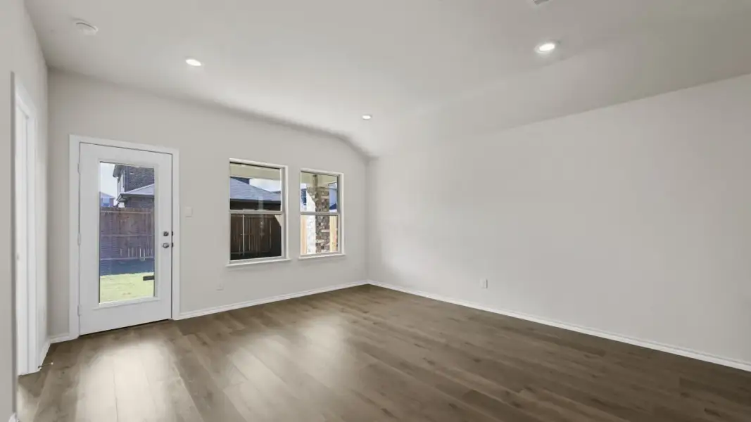 Spacious, unfurnished interior of a new home in Wildcat Ranch, Crandall (Image 19).
