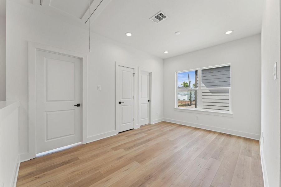 Upstairs flex space with closet and full bathroom.