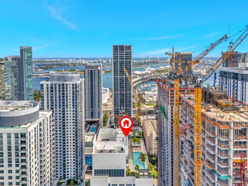Condo located in Miami, FL showcasing its design and architecture (Image 23).
