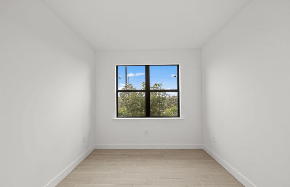 Representative unfurnished interior of a home built from the Concord by DiVosta in Talon Preserve on Palmer Ranch, Nokomis (Image 25).