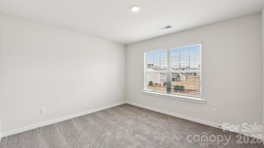 Spacious, unfurnished interior of a new home in Sonoma Hills, Charlotte (Image 31).