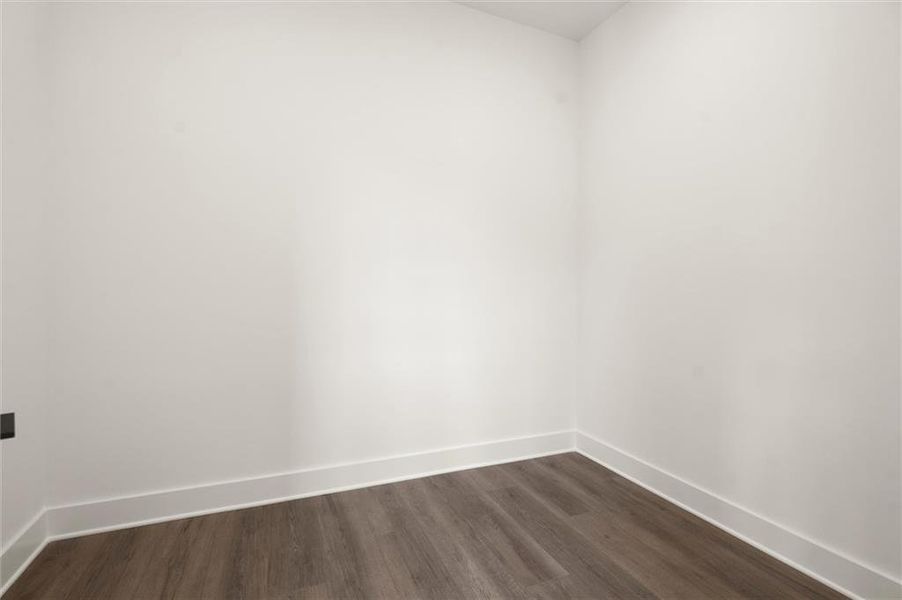 Spacious, unfurnished interior of a new home in , Alpharetta (Image 52).