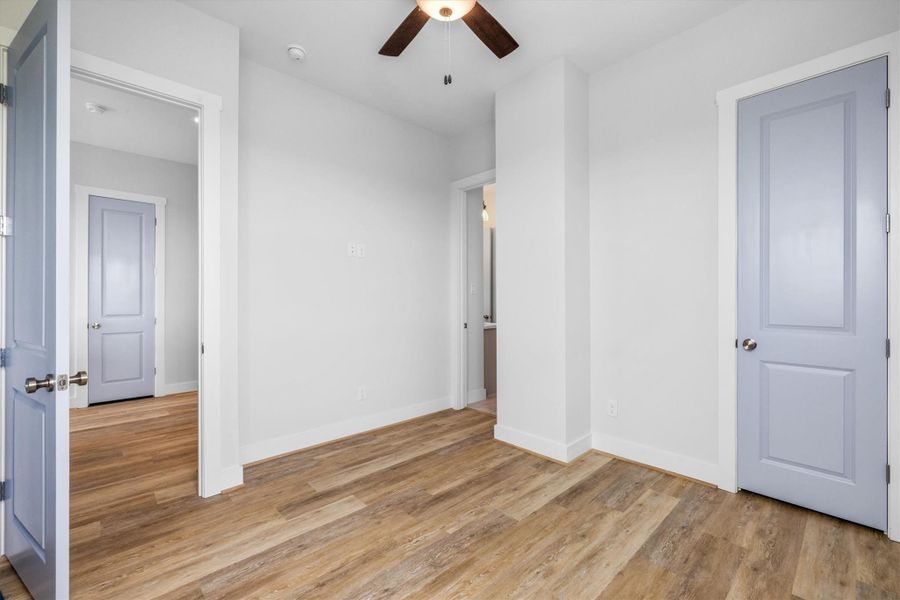 Spacious, unfurnished interior of a new home in , Galveston (Image 25).