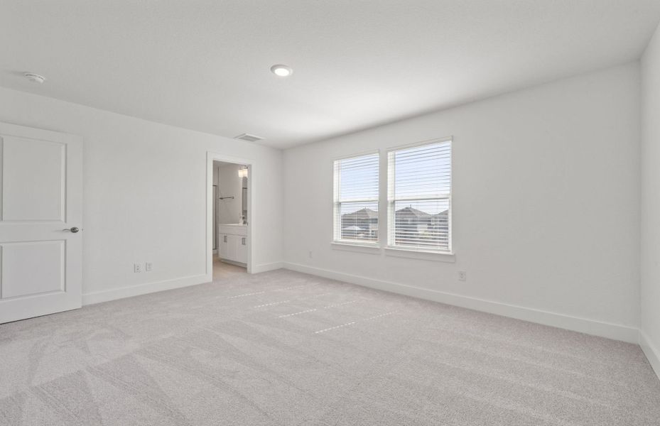 Spacious, unfurnished interior of a new home in Crosswinds, Kyle (Image 33).