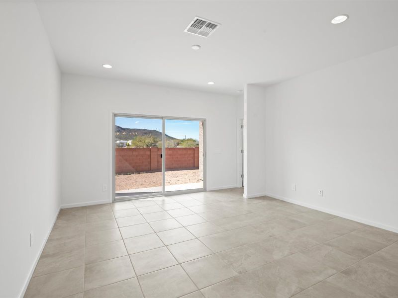 Spacious, unfurnished interior of a new home in Summerstone II, Marana (Image 7).